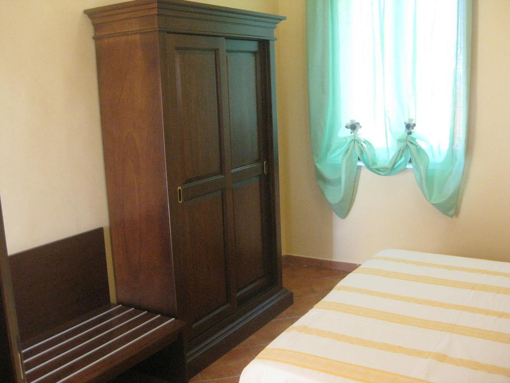 Agritursmo Montesalerno Villa Diamante Camera foto